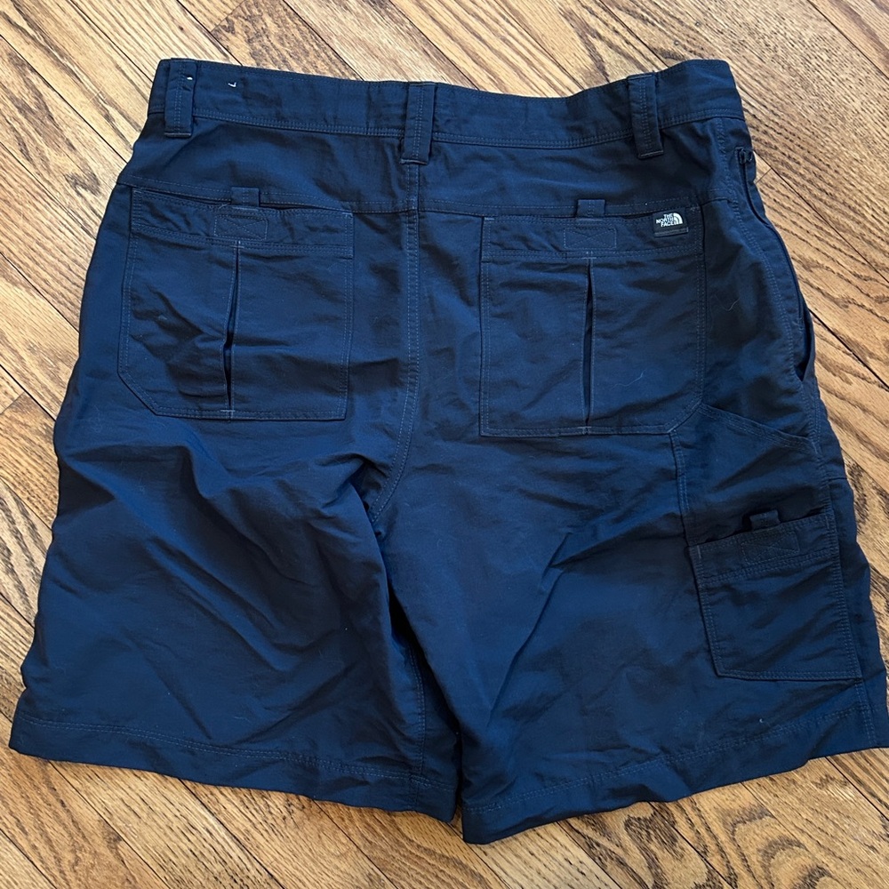 💚HP💚North Face Shorts - Picture 3 of 3